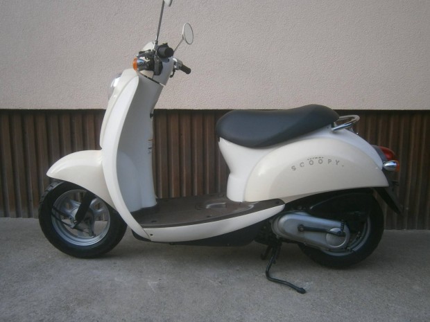 Honda Scoopy 4-T kitűnő állapot házhoz is