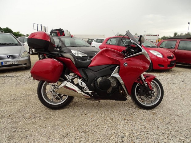 Honda VFR 1200 F Auto-Motor Csere-Beszámítás!