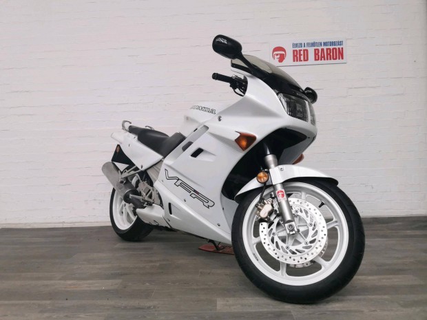 Honda VFR 750 F Entry Bike! RED Baron Garanciv...