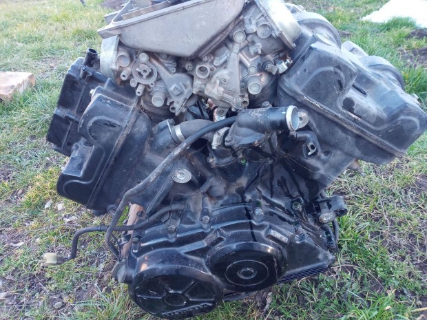 Honda VFR 750 RC 24 alkatr�sz , blokk