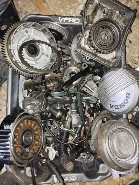 Honda VF 750 Sabre blokk alkatrészek