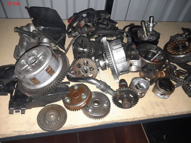 Honda VT 250 F alkatrsz blokk alkatrszek