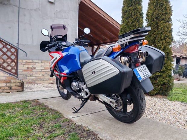 Honda Varadero 1000 oldaldobozok + konzolok, oldal doboz, konzol. 