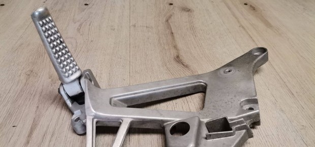 Honda Vfr 750 rc36/1 93' jobb hátsó lábtartó 1703