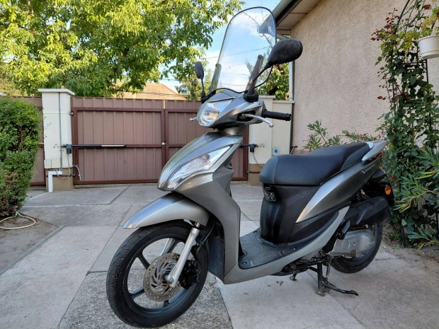 Honda Vision 50-4T Gazdaságos Robógózás