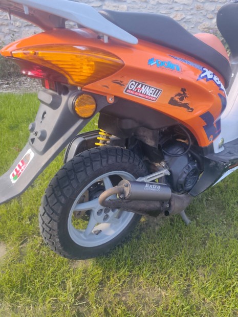 Honda X8R robog 