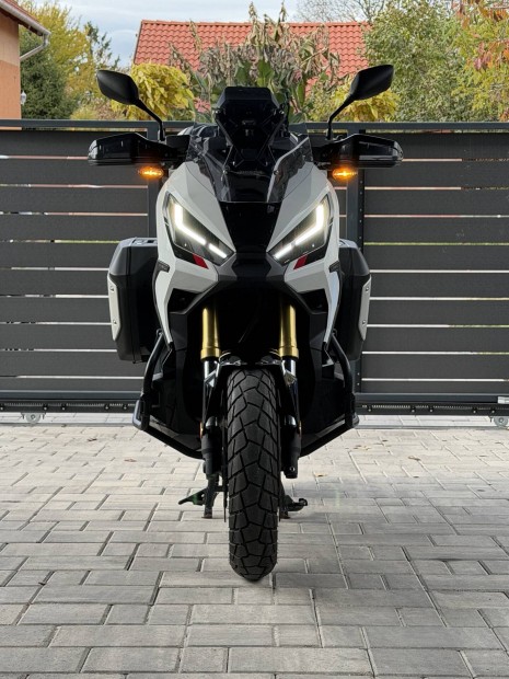 Honda X-ADV 750 Adventure + Travel Pack