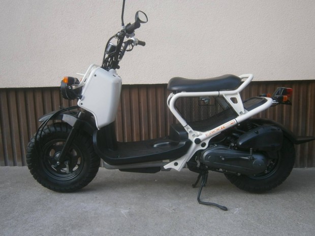 Honda Zoomer 4-T kitűnő gyári állapot házhoz is