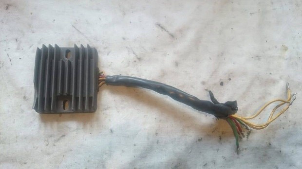 Honda (gy�ri) motor fesz�lts�g szab�lyz�