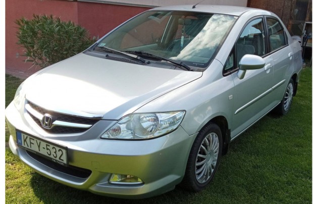 Honda city 1.4 megkímélt állapotban magánszemélytől eladó!