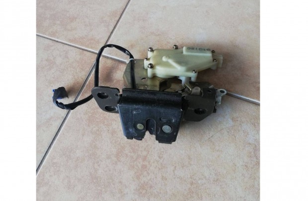 Honda civic 7 gen. csomagtartó zár