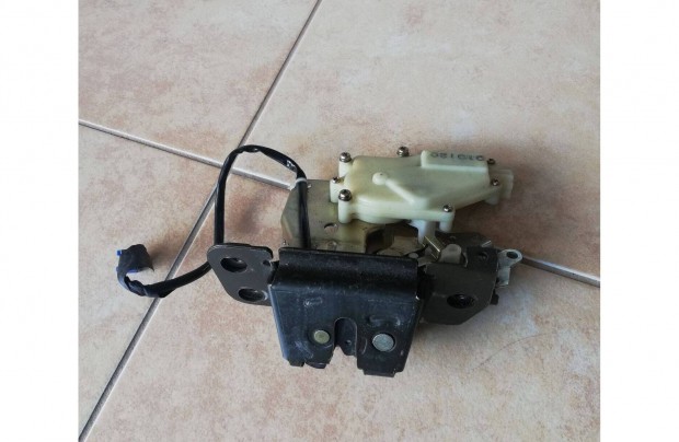 Honda civic 7 gen. csomagtartó zár