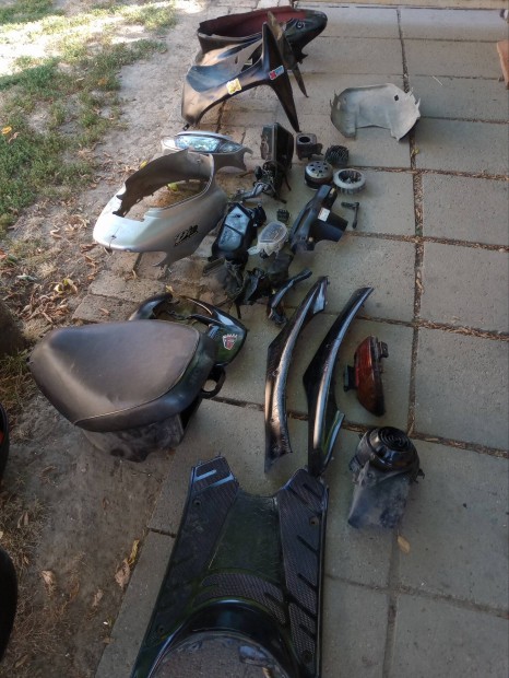 Honda dio bontott alkatrészek