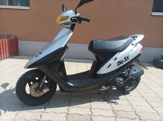 Honda di robog teljesen feljtott