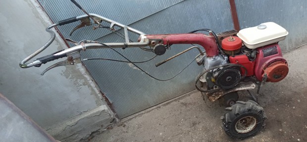 Honda f450 traktor F-450 munkaeszkzkkel elad