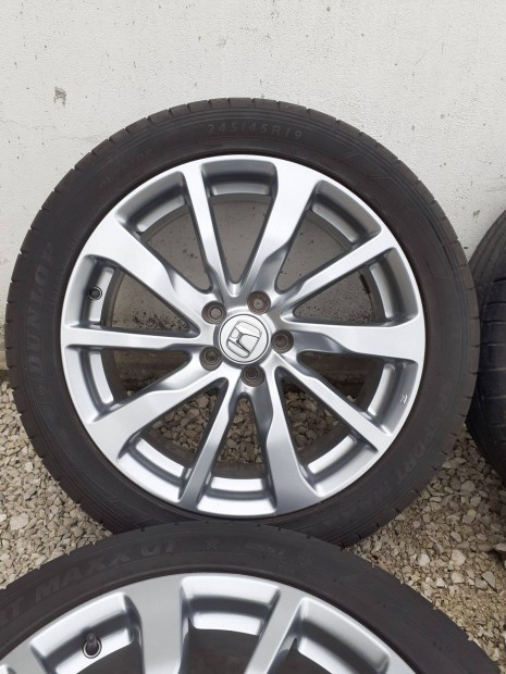 Honda gyri alufelni Dunlop 245/45/R19 nyrigumival