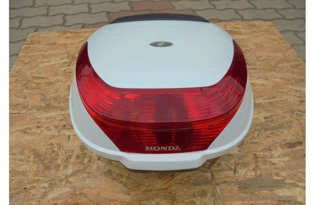 Honda gy�ri csomatart� doboz j� �llapotban elad�