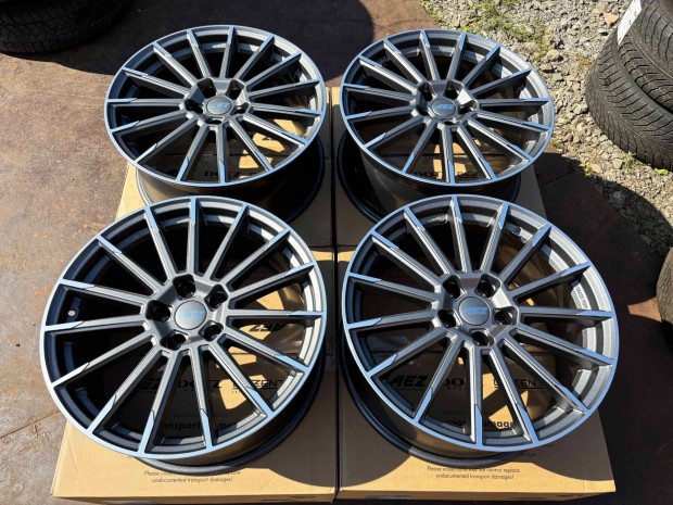 Honda gyári specifikus Aez 19" 5x114,3 Új bicolor alufelni 19 coll