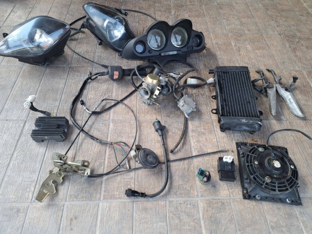 Honda jazz 250 ccm ,minden alkatrsze elad