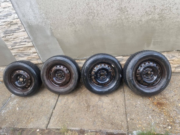Honda kerék szett, 15" téli gumi,195/65 jó állapotban