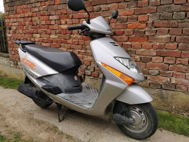 Honda lead 100 alkatrszek eladk