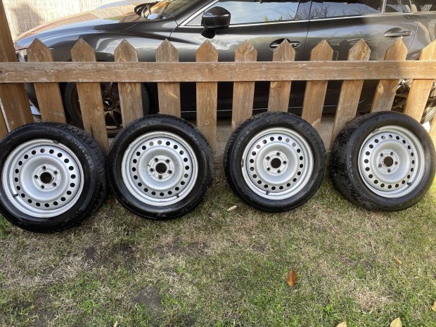 Honda lemezfelni teli gumival