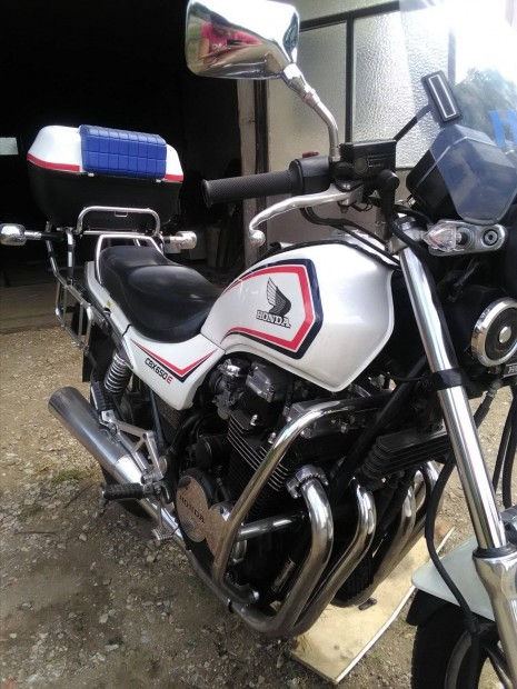 Honda motor elad