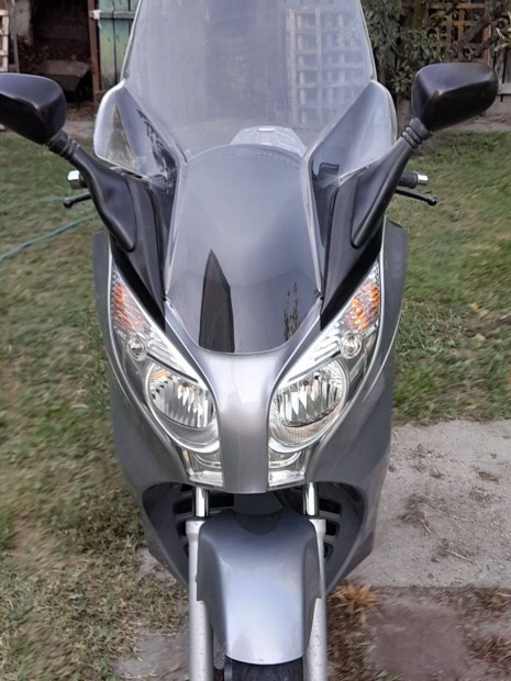 Honda nagyrobog elad
