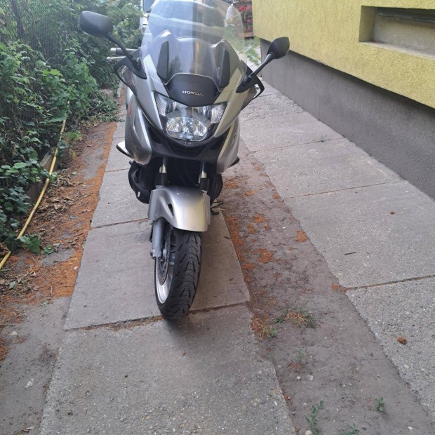 Honda nt 700 V Deauville motorkerékpárom