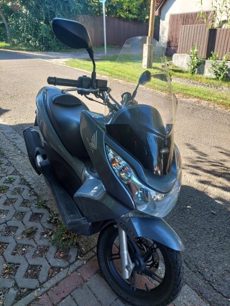 Honda pcx elado