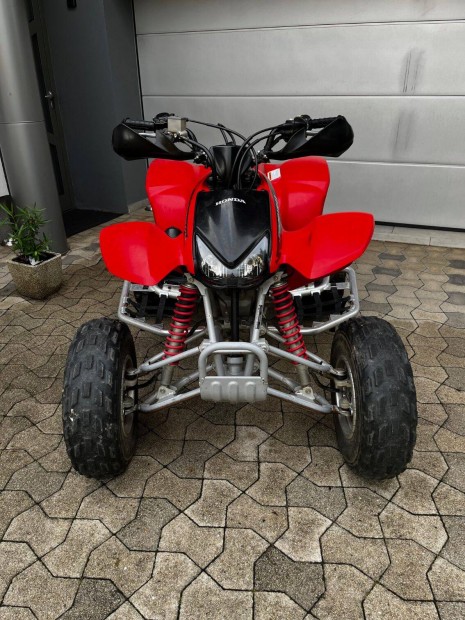 Honda quad elad
