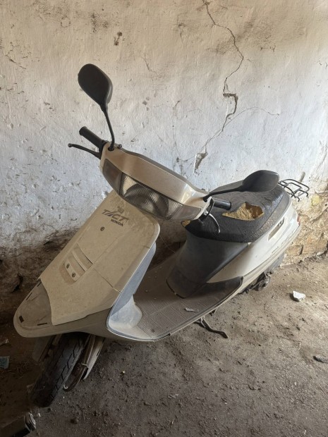 Honda robog elad