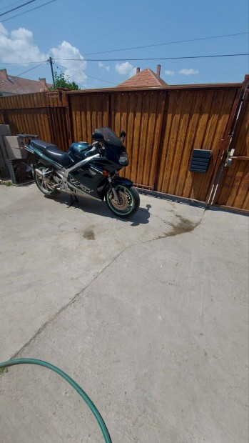 Honda vfr 750