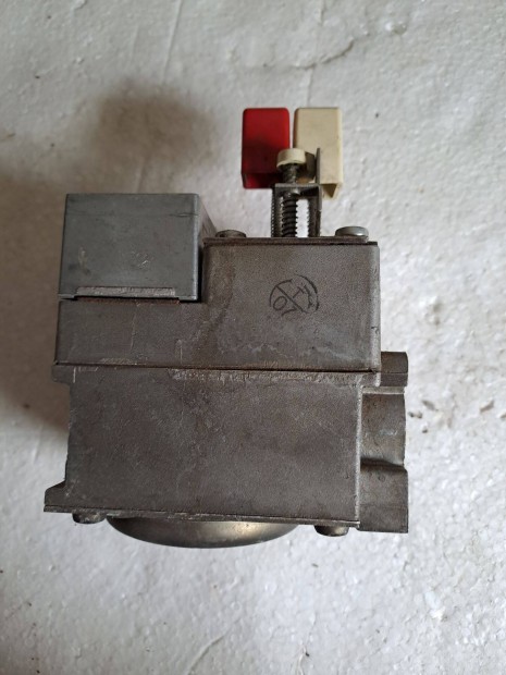 Honeywell V4400C 1211 gázszelep gáz szelep V 4400 C