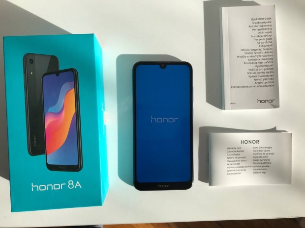 Honor 8A Szinte j