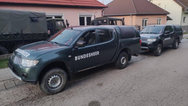 Honvdsgi katonai Mitsubishi L200 zld pickup 4x4 csrl diffizr