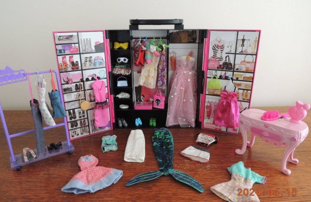 Hordozhat Barbie ruhs szekrny