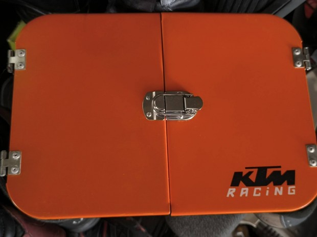 Hordozhat KTM grill motoros nyrsfogatval *j