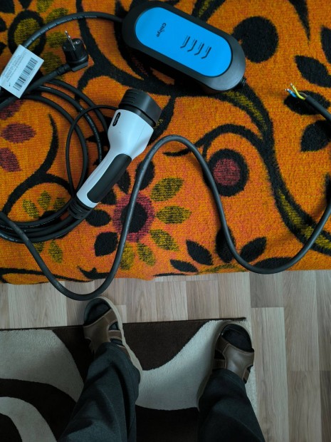 Hordozhat� eletromos aut� falit�lt� (2-es t�pus)