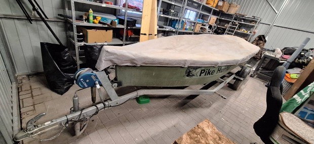 Horgsz csnak, utnfutval, motorral