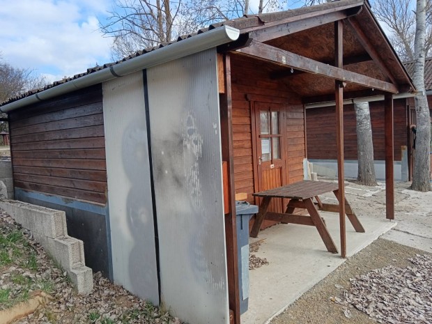 Horg�szh�z elad� 