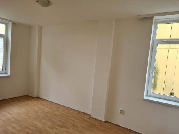 Horog utc�ban 50nm-es t�glalak�s elad�!