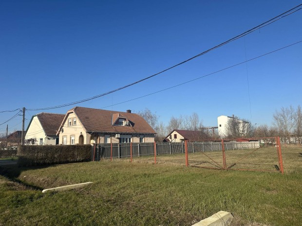 Hortob�gy �p�t�si telek