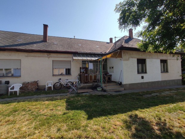 Horton 150 nm-es, 4+3 szobás családi ház eladó