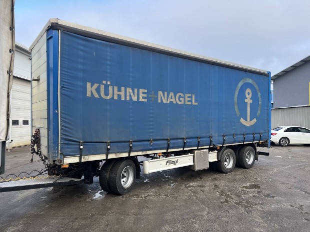 Hossz� plat�s p�tkocsi 