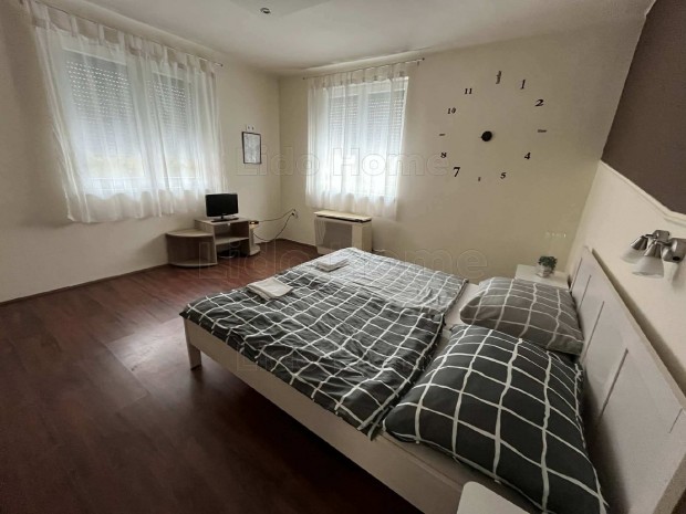 Hossz� t�vra kiad� Balaton k�zeli apartman!
