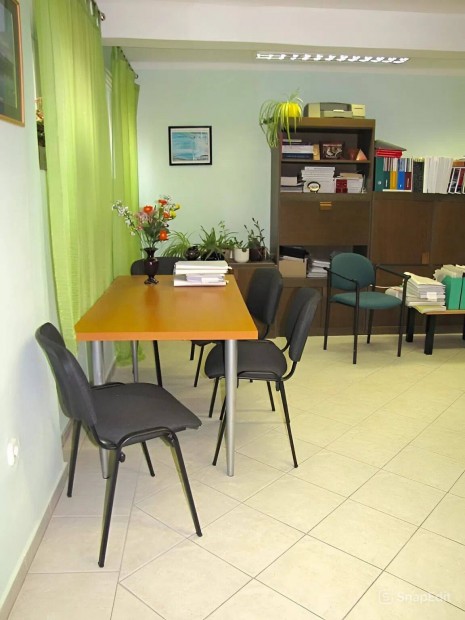 Hossz� t�vra kiad� iroda/�zlethelyis�g Szombathely belv�ros�ban!