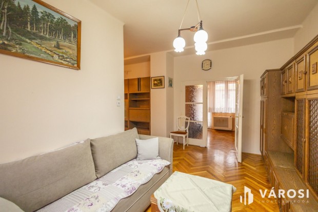 Hossz� t�vra kiad� t�gla lak�s H�dmez�v�s�rhely Belv�ros�ban