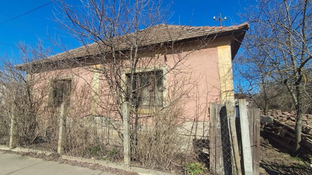 Hossz�p�lyiban 3 szob�s csal�di h�z