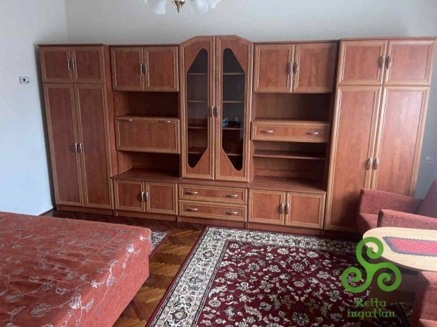 Hossz�p�lyiban t�bb gener�ci�s nagy csal�di h�z elad�!